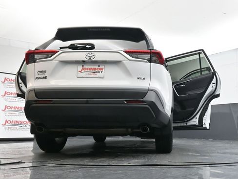 Used 2019 Toyota RAV4 XLE w/ Carpet Mat Package image 43