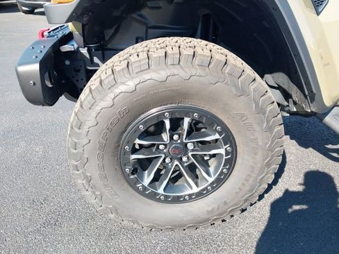 Used 2025 Jeep Wrangler Unlimited Rubicon image 16