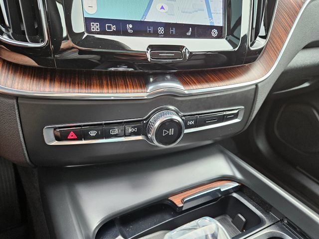 Certified 2023 Volvo XC60 B5 Ultimate w/ Climate Package AWD/4WD image 26