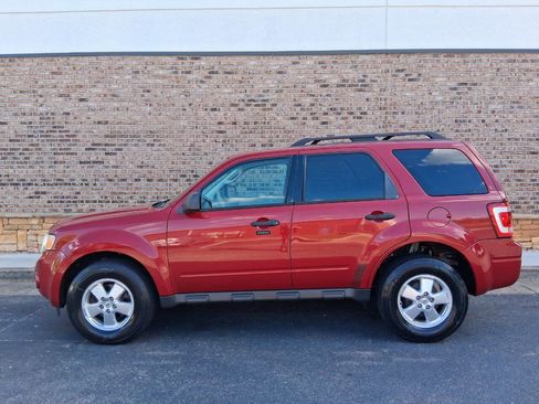Used 2011 Ford Escape XLT FWD image 2