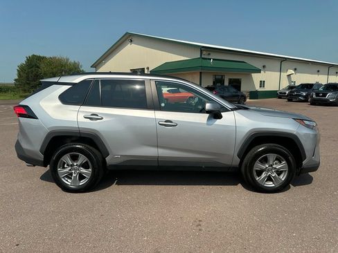 Used 2025 Toyota RAV4 XLE AWD/4WD image 34