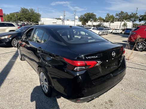 Used 2025 Nissan Versa S FWD image 4