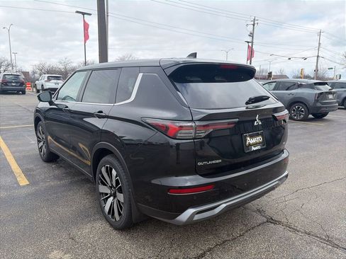 New 2026 Mitsubishi Outlander SE FWD image 3