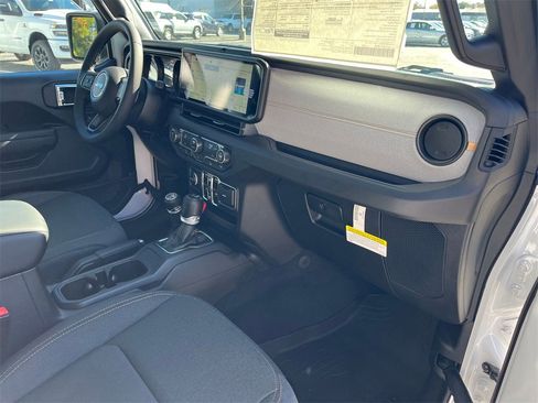 New 2025 Jeep Gladiator Sport image 31