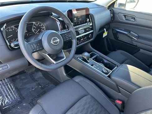 New 2025 Nissan Pathfinder SV image 32