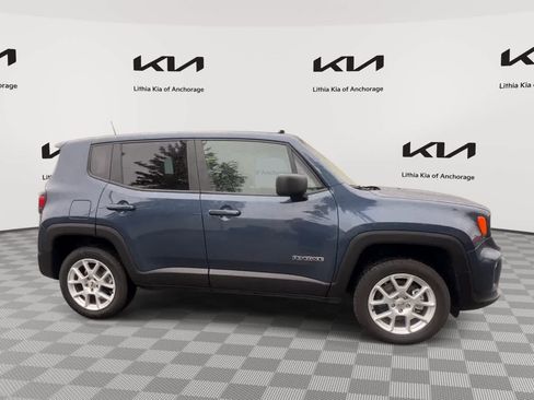 Used 2023 Jeep Renegade Latitude AWD/4WD image 9