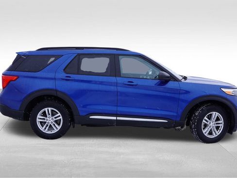 Certified 2022 Ford Explorer XLT w/ Equipment Group 202A image 4
