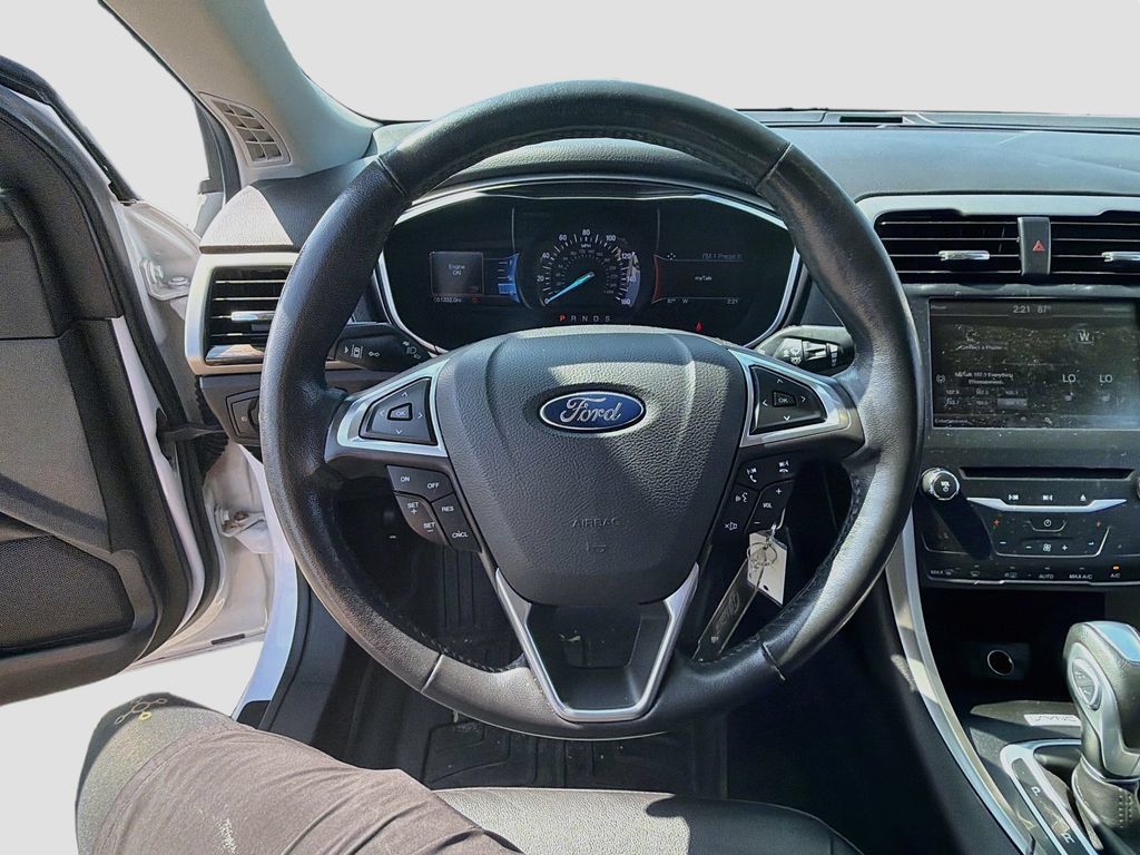 Used 2015 Ford Fusion SE w/ Equipment Group 202A FWD image 11
