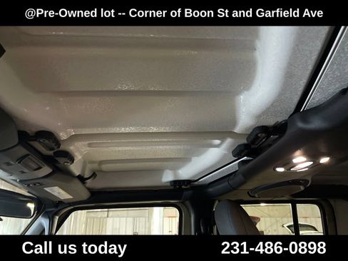 Used 2022 Jeep Gladiator Sport AWD/4WD image 13