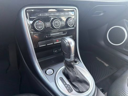 Used 2019 Volkswagen Beetle 2.0T SE FWD image 12