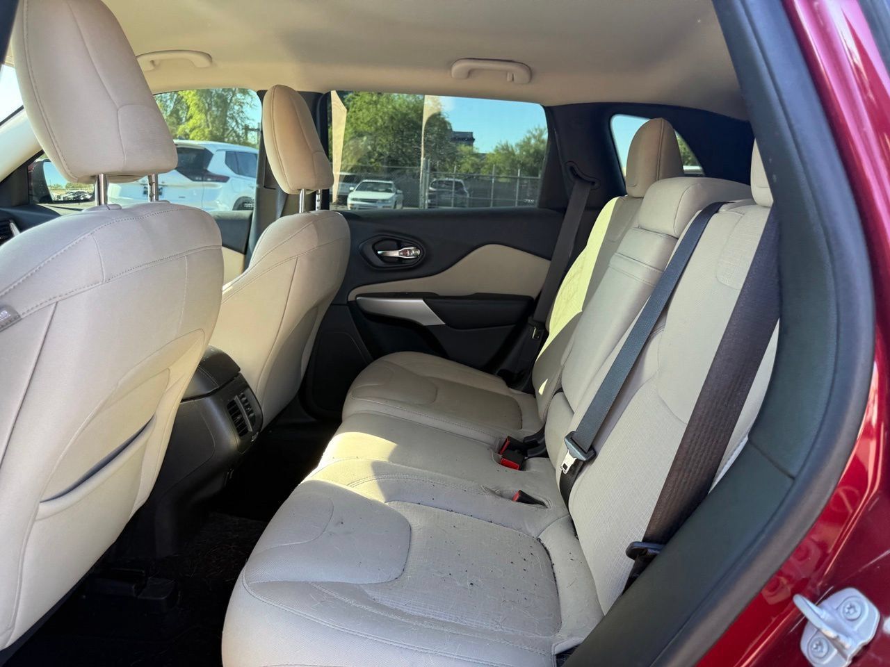 Used 2017 Jeep Cherokee Latitude FWD image 10