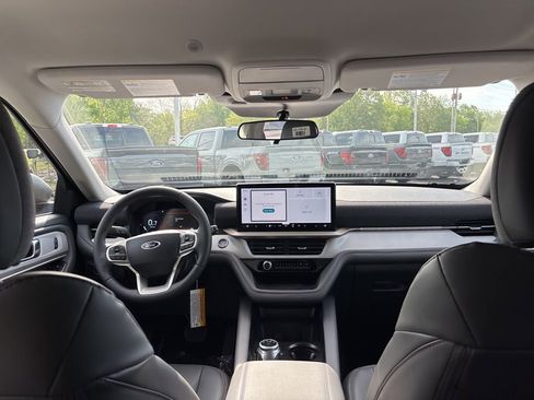 New 2026 Ford Explorer Active RWD image 24