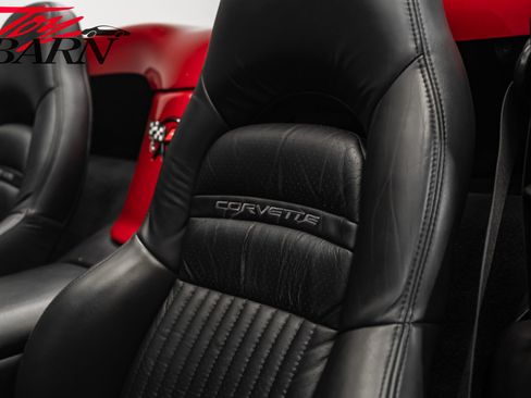 Used 2001 Chevrolet Corvette Convertible w/ Preferred Equipment Group2 image 32