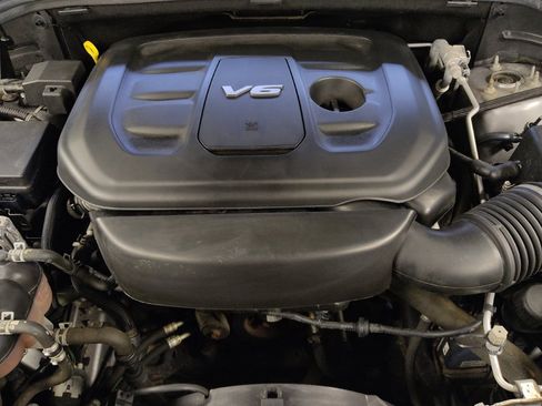 Used 2018 Jeep Grand Cherokee Laredo AWD/4WD image 30