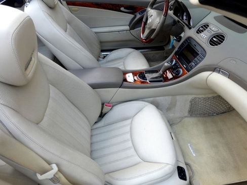 Used 2009 Mercedes-Benz SL 550 w/ Premium I Pkg image 17