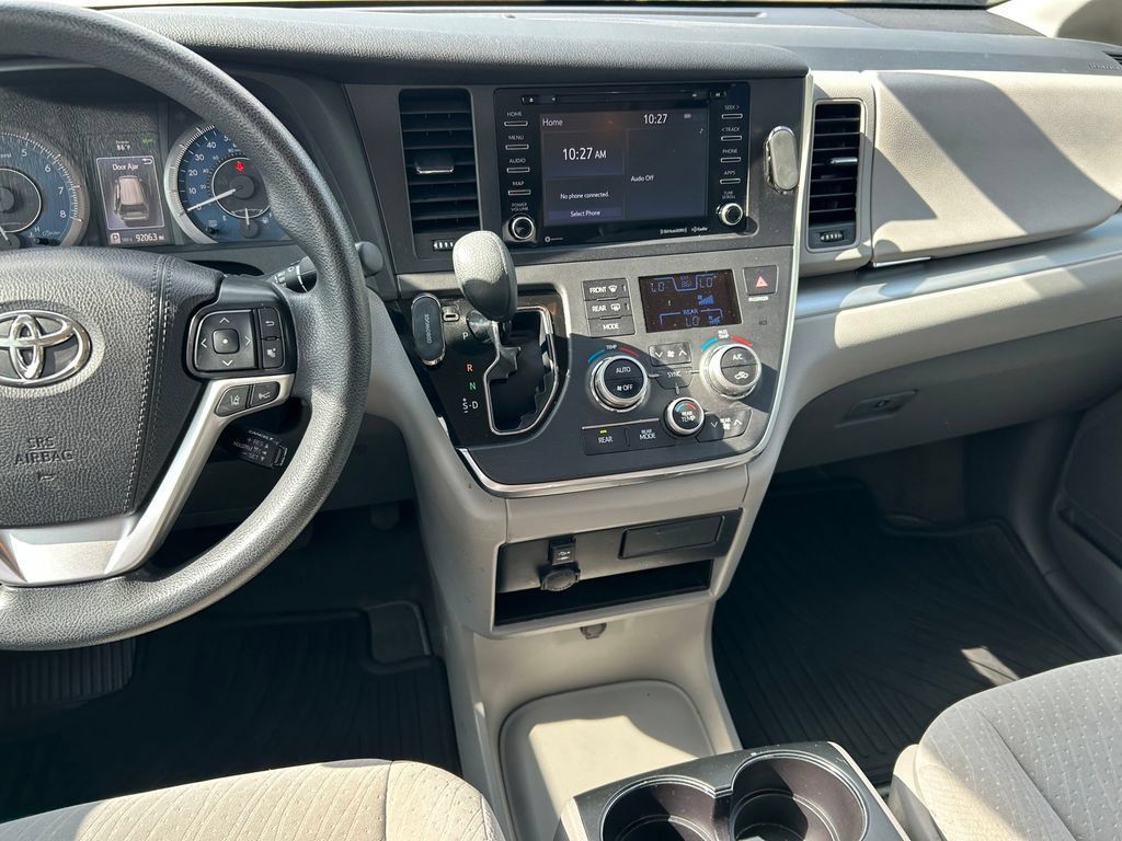 Used 2019 Toyota Sienna LE w/ LE Preferred Package FWD image 17