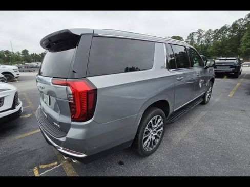 Used 2025 GMC Yukon XL Denali AWD/4WD image 4