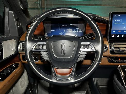 Used 2023 Lincoln Navigator Reserve image 23