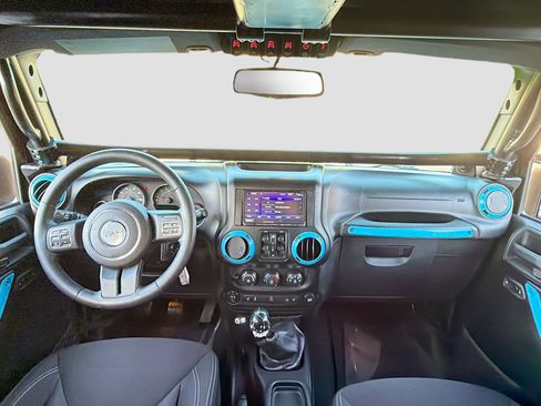 Used 2013 Jeep Wrangler Unlimited Rubicon w/ Connectivity Group image 16