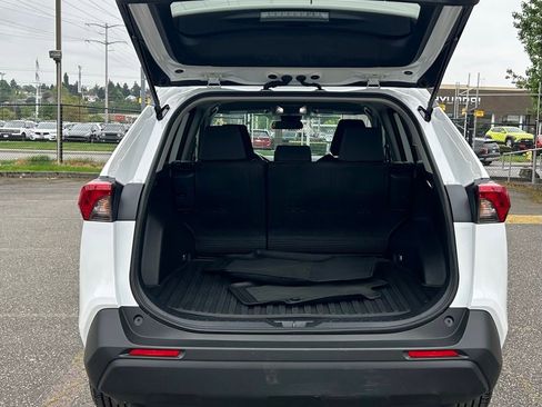 Used 2022 Toyota RAV4 XLE AWD/4WD image 27