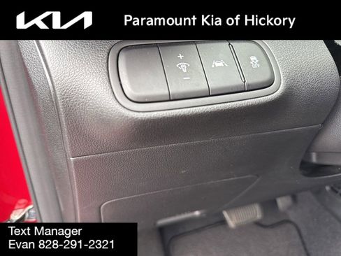 Used 2022 Hyundai Venue Limited image 15