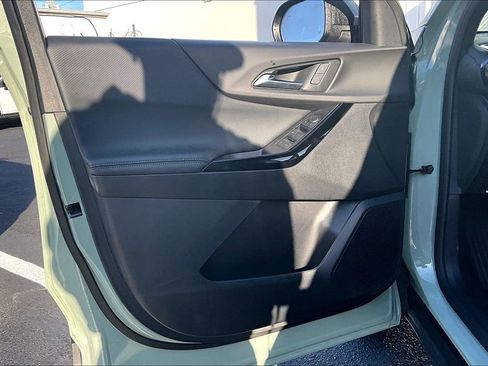 Used 2025 Chevrolet Equinox LT w/ Safety and Technology Package image 18