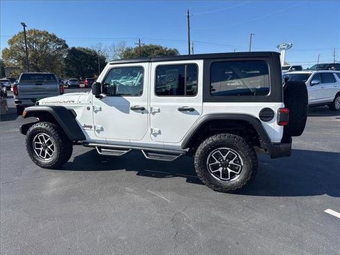 Used 2024 Jeep Wrangler Rubicon w/ Convenience Group image 11