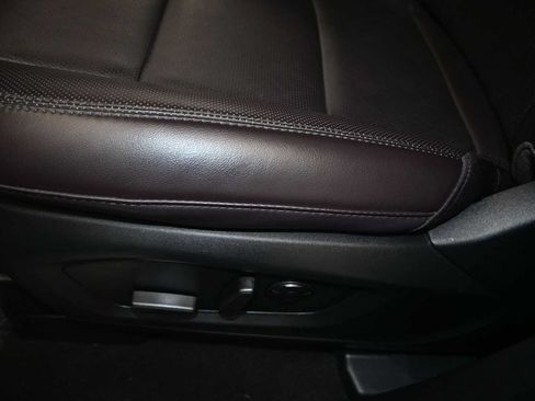 Used 2025 Ford Explorer Platinum RWD image 3