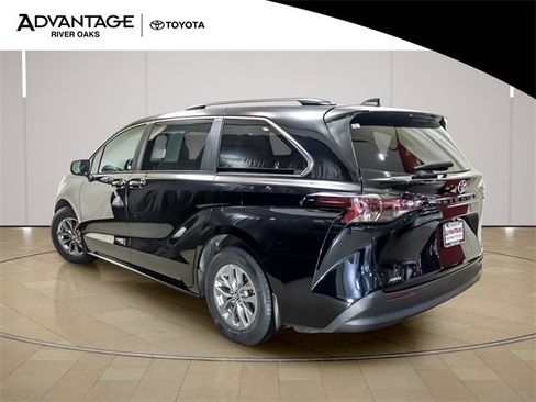 Certified 2024 Toyota Sienna XLE image 5