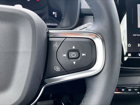 Used 2023 Volvo XC40 Recharge Core image 22