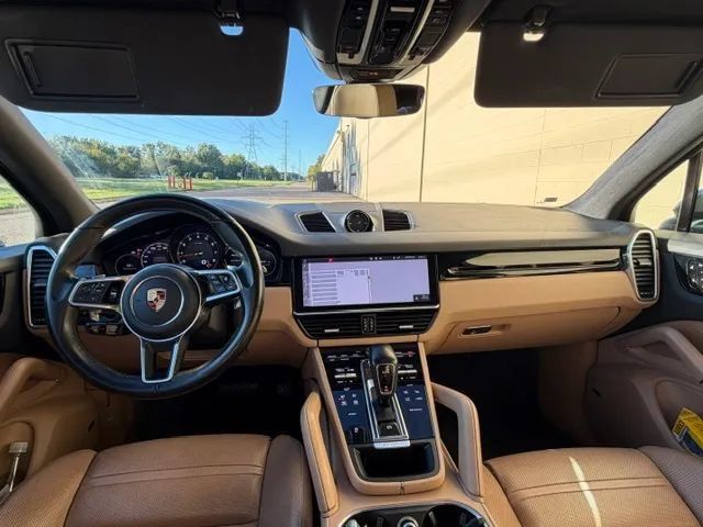 Used 2020 Porsche Cayenne AWD/4WD image 17