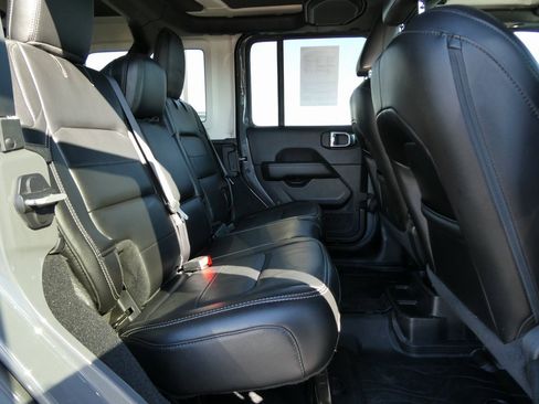Used 2020 Jeep Wrangler Unlimited Sahara image 15