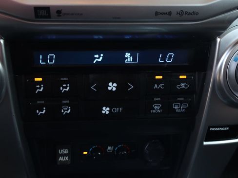 Used 2018 Toyota 4Runner Limited AWD/4WD image 35