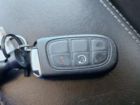 Used 2021 Jeep Cherokee Latitude Plus FWD image 35