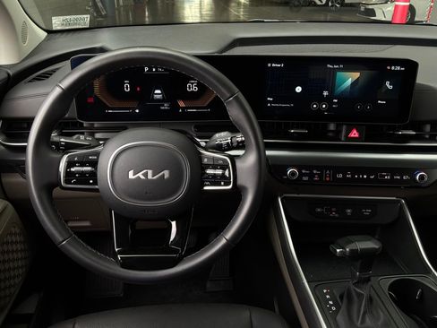 Used 2026 Kia Carnival FWD image 15