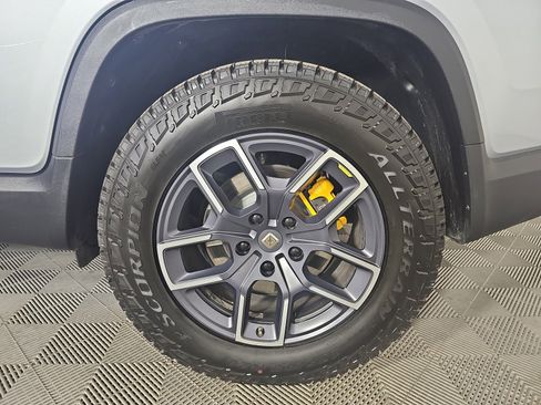 Used 2023 Rivian R1T Adventure image 10