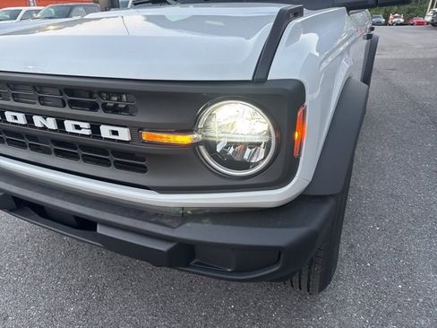 New 2025 Ford Bronco 4-Door image 9