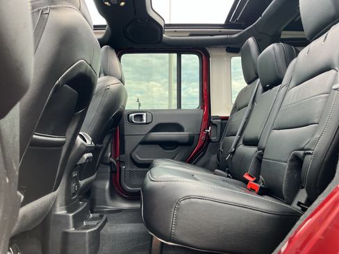 Used 2021 Jeep Wrangler Unlimited Sahara AWD/4WD image 29