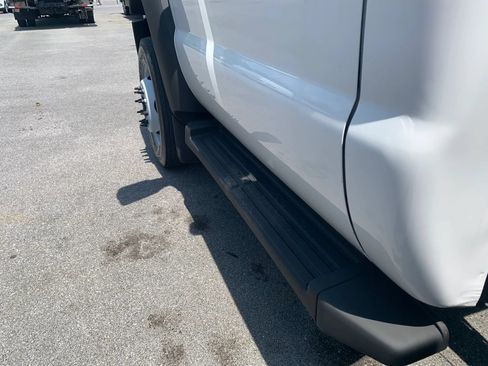Used 2015 Ford F550 4x4 Regular Cab Super Duty image 7