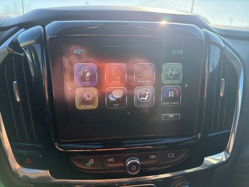 Used 2018 Chevrolet Traverse LT image 13