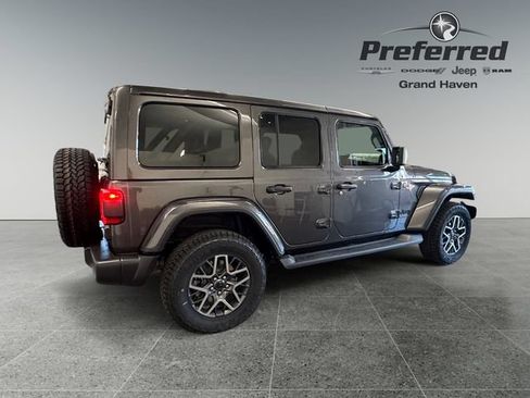New 2026 Jeep Wrangler Unlimited Sahara AWD/4WD image 21