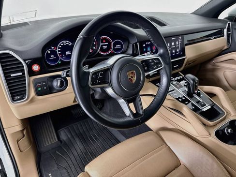 Certified 2022 Porsche Cayenne Platinum Edition AWD/4WD image 4