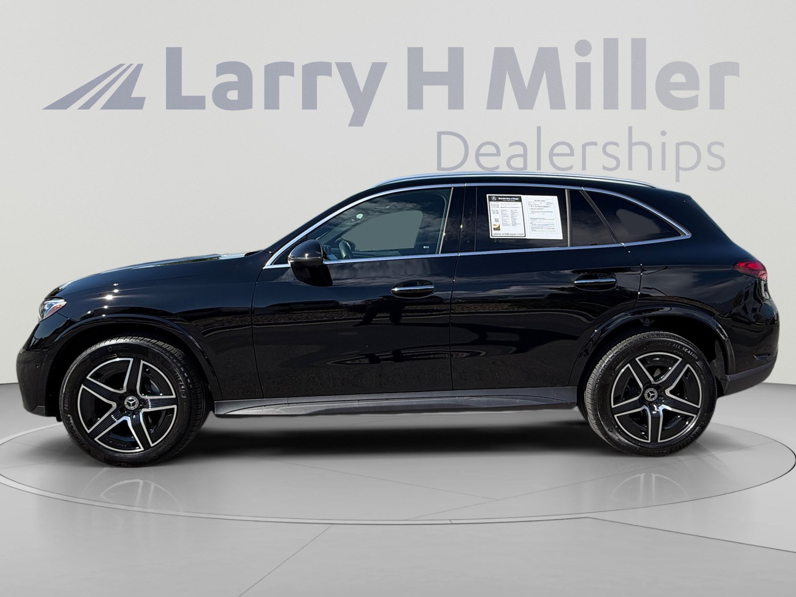 Used 2026 Mercedes-Benz GLC 300 4MATIC image 2