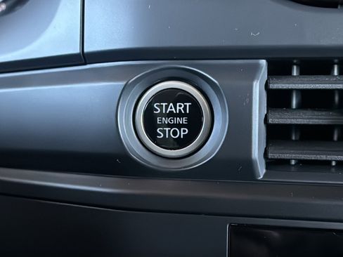 Used 2024 Nissan Pathfinder S image 27