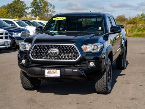 Used 2019 Toyota Tacoma TRD Off-Road image 3