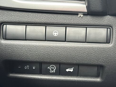 Used 2024 Nissan Rogue SV image 42