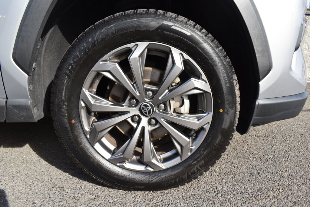 Certified 2022 Toyota RAV4 XLE Premium AWD/4WD image 28