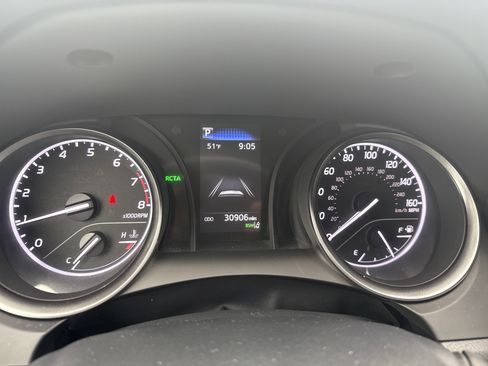 Used 2023 Toyota Camry SE image 19