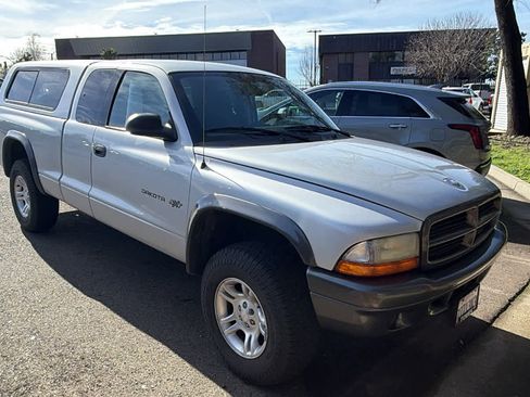 Used 2002 Dodge Dakota 4x4 Club Cab image 2