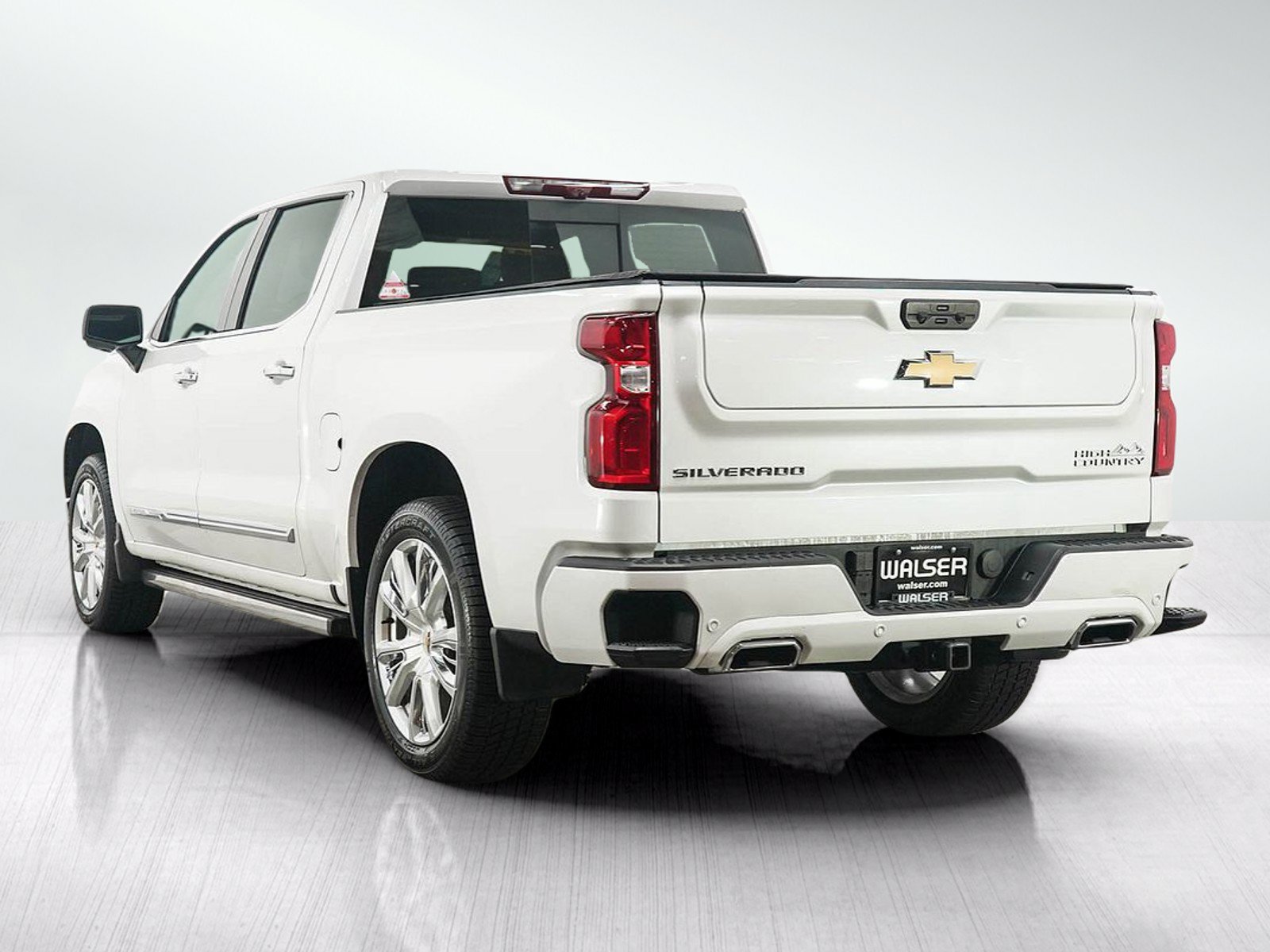 Used 2025 Chevrolet Silverado 1500 High Country AWD/4WD image 3